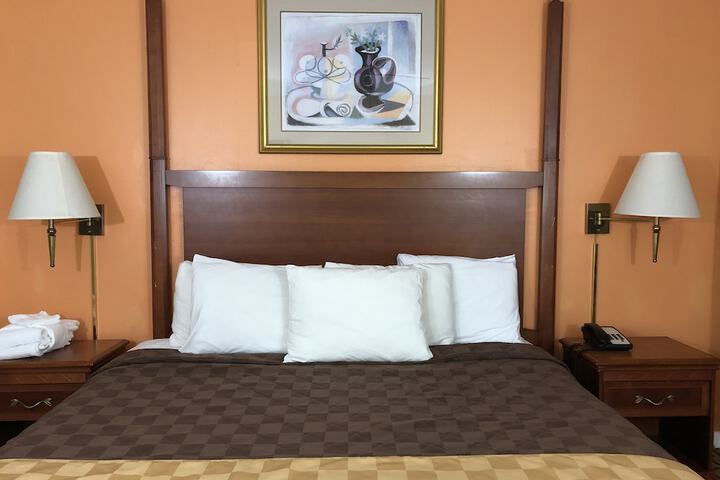Room 14 of 32