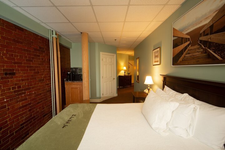 Room 10 of 24