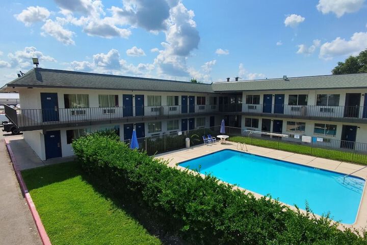Motel 6 Conroe TX