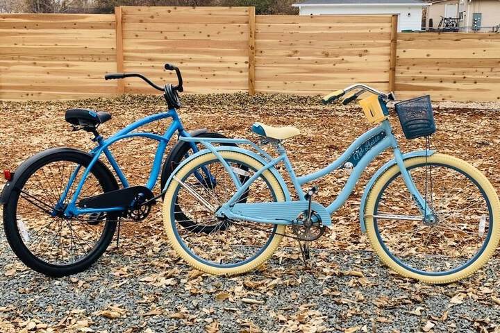 Inviting Bungalow Next to UNC - Free cruiser bikes!