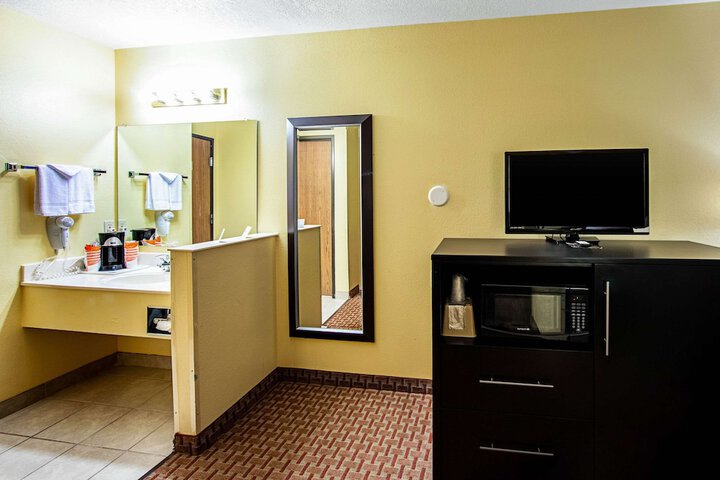 Room 15 of 31