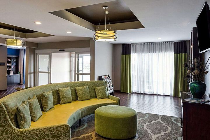 Comfort Suites near Tanger Outlet Mall