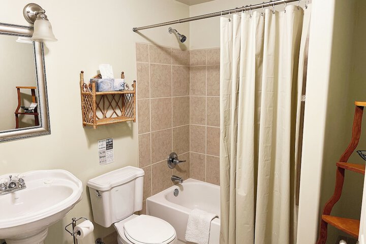 Room 5 of 10
