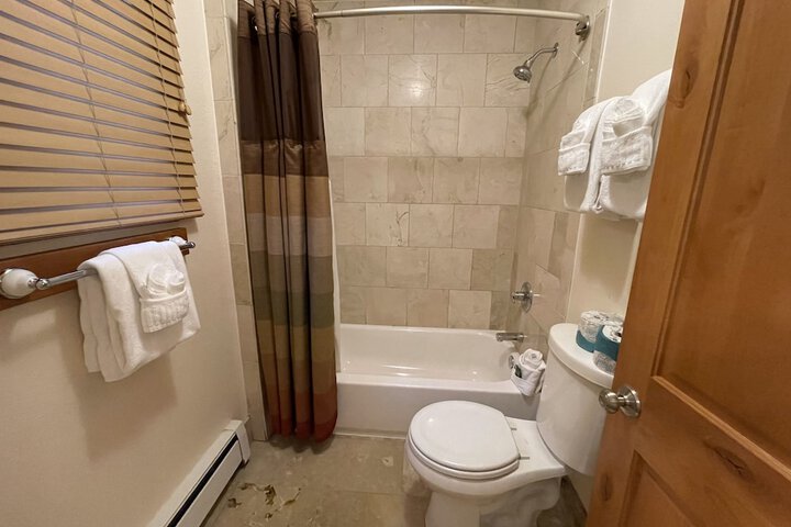 Room 38 of 191