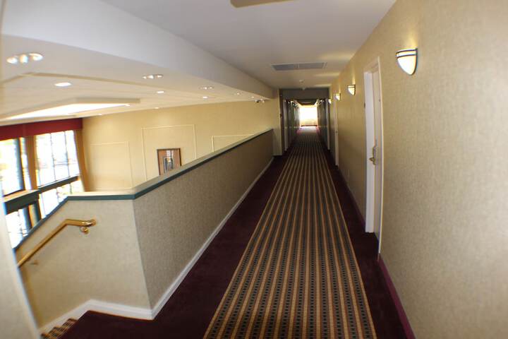 Ballroom/Hall 14 of 16