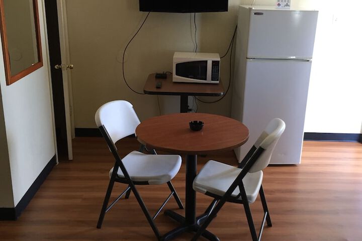 Room 6 of 11