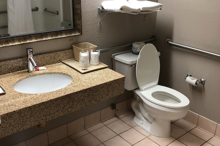 Super 8 by Wyndham Aurora / Naperville Area