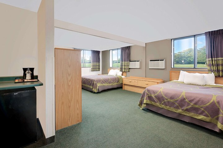 Room 6 of 18