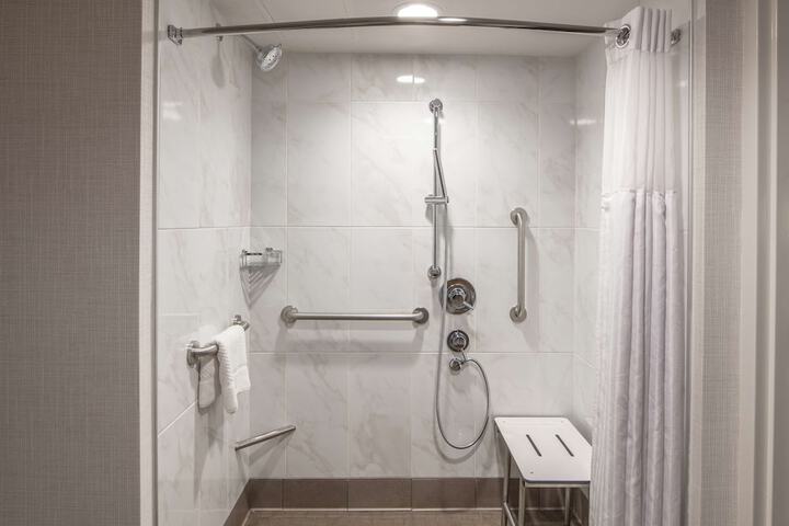 DoubleTree by Hilton Dallas - Farmers Branch