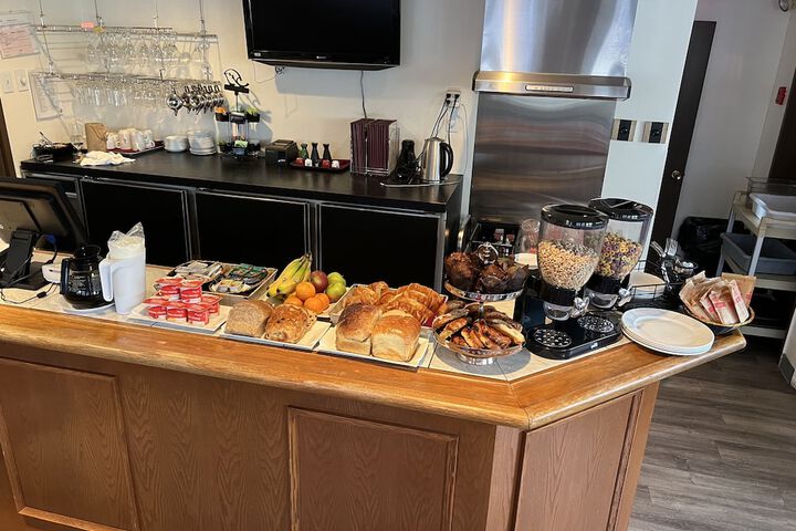 Breakfast/Coffee Service 46 of 52