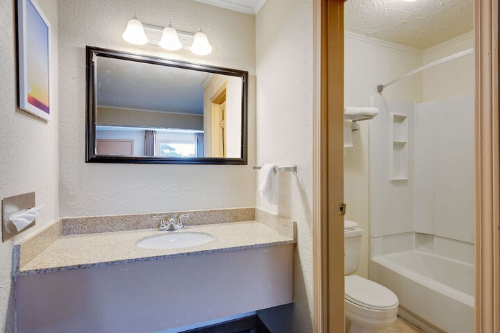 Room 5 of 13