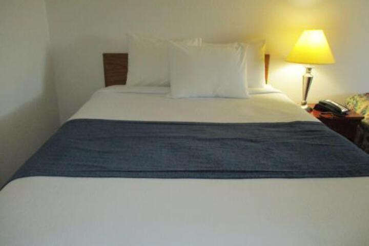 Smart Choice Inn and Suites