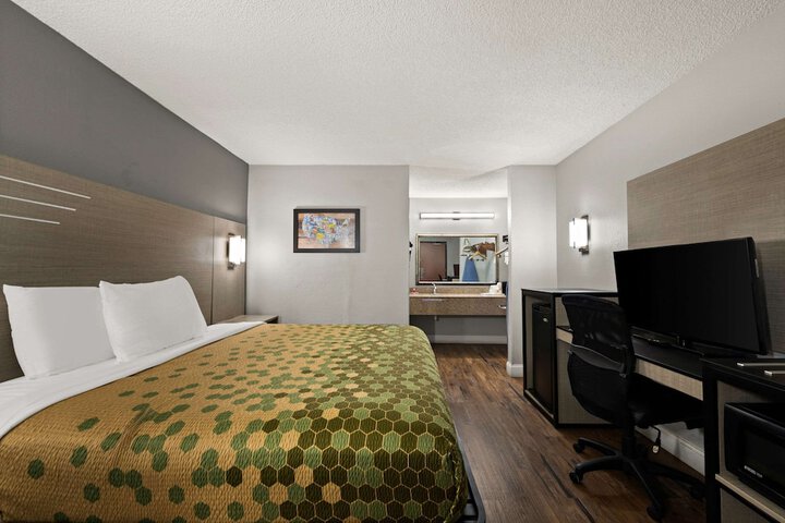 Room 18 of 28