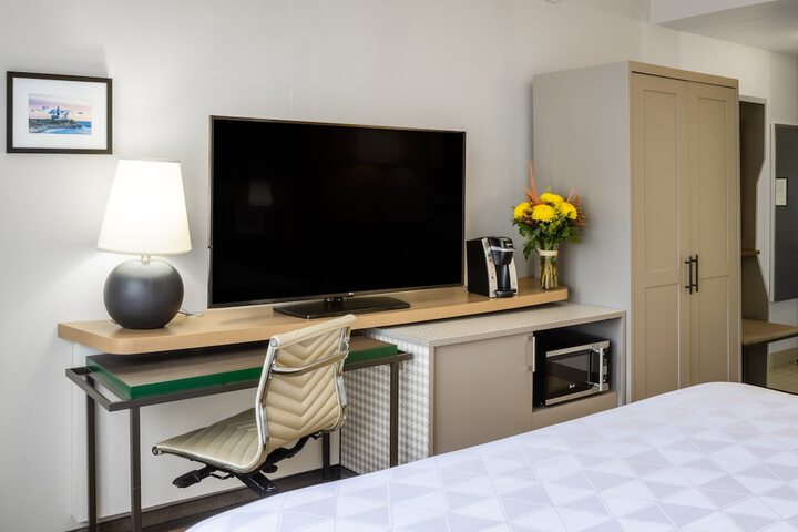 Room 25 of 38