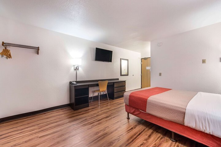 Room 15 of 36