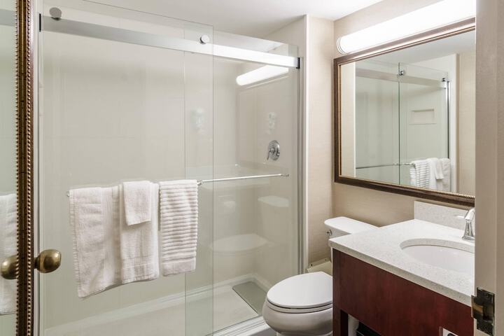 Comfort Inn & Suites West Springfield