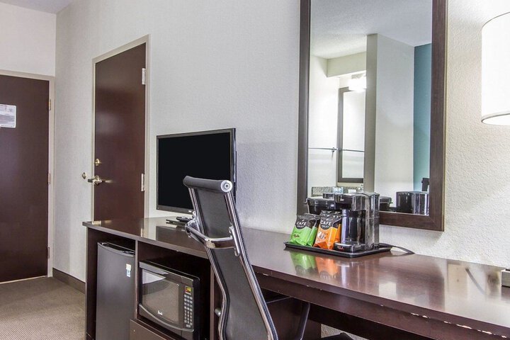 Room 21 of 38