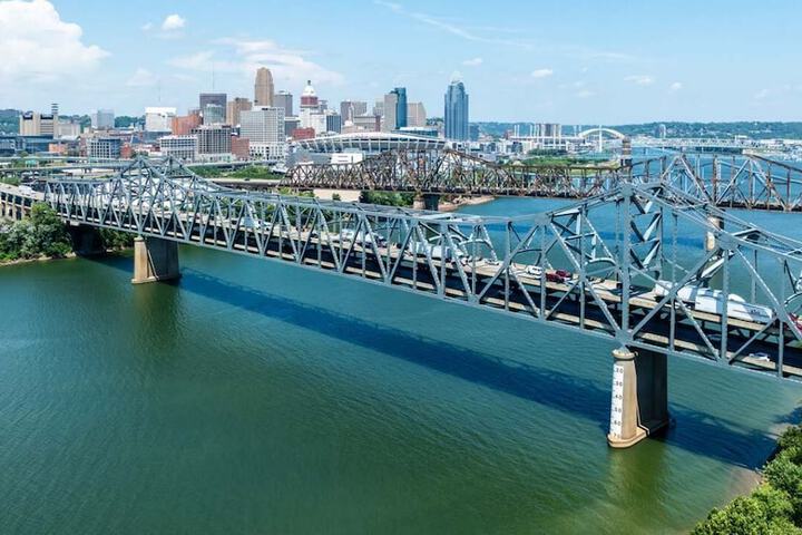 Holiday Inn Express & Suites Cincinnati Riverfront by IHG