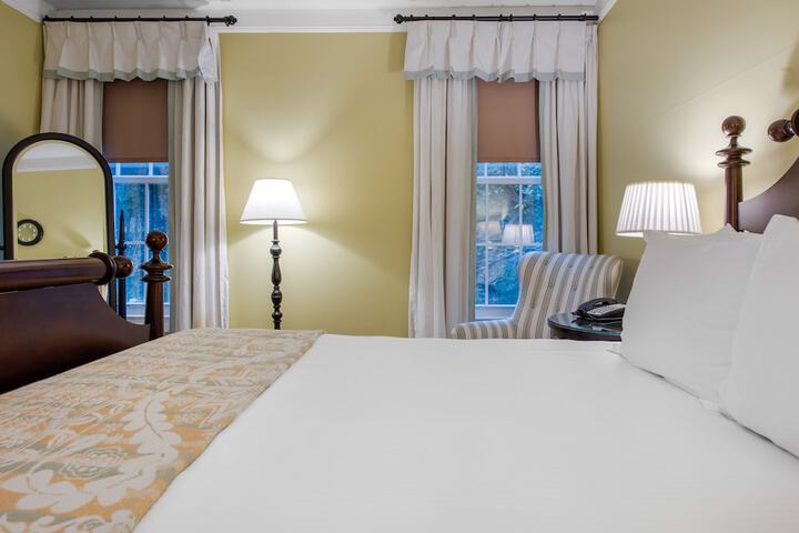 Room 32 of 185