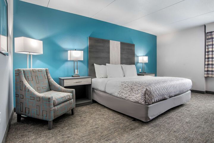 Room 6 of 32