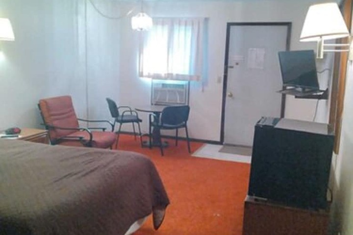 Room 13 of 16