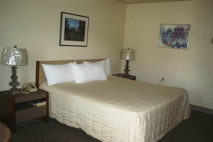 Room 5 of 10
