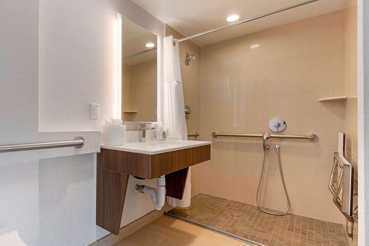 Room 16 of 25