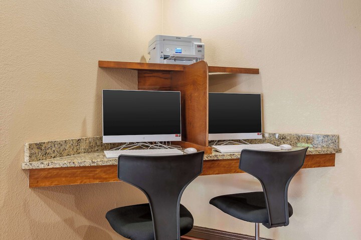 Business Center 27 of 28