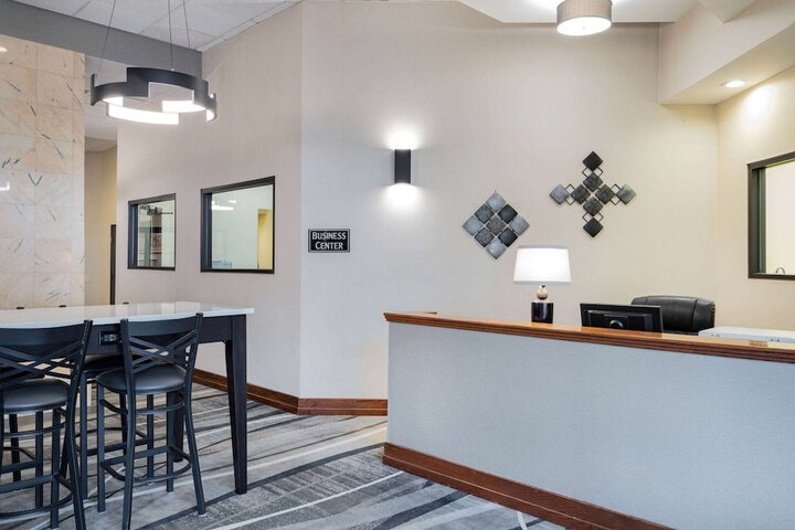 Business Center 28 of 28