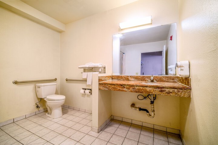 Room 10 of 25