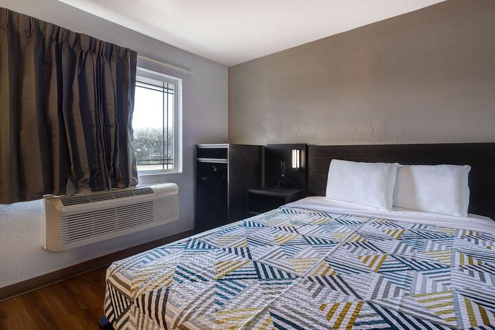 Room 10 of 30