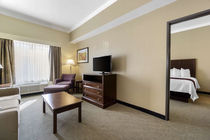 Room 33 of 74