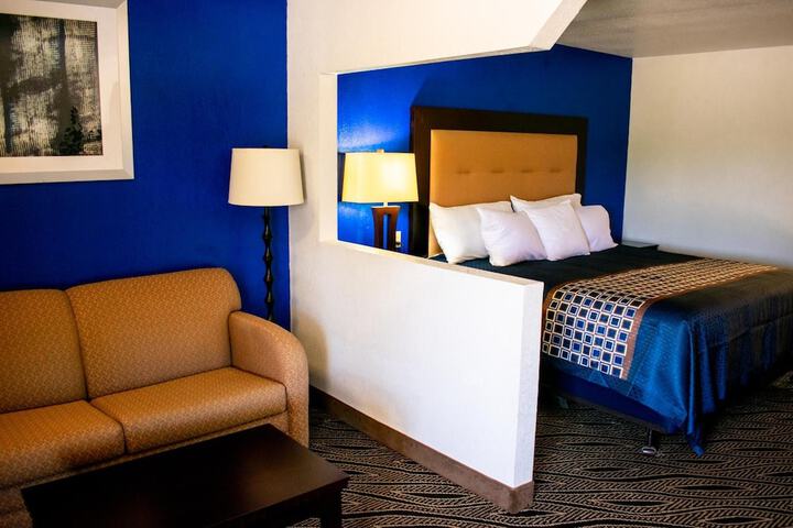 Room 13 of 38