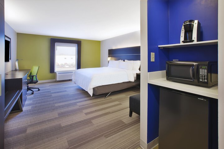 Room 12 of 26