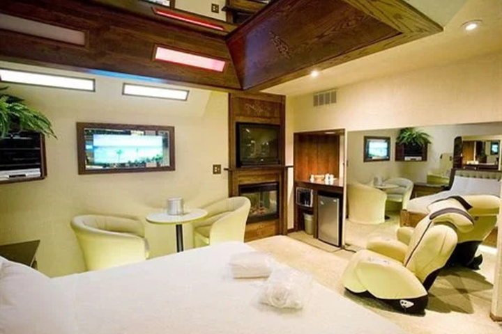 Sybaris Pool Suites Northbrook Adults Only