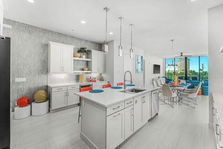 Harbor Island Beach Club Homes by Villatel