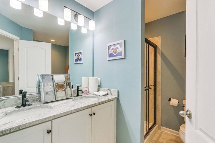 2 Mi to Hollywood Casino: Charles Town Townhome!