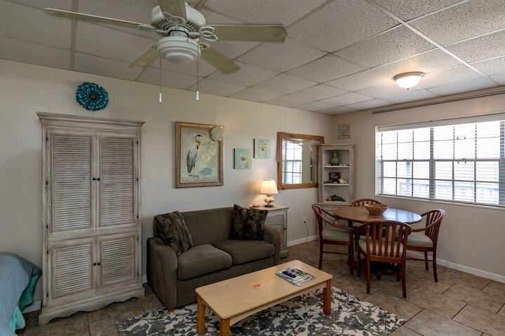 Room 11 of 19