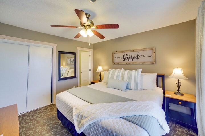 Unwind Fireside: Ozark Mtn Condo w / Resort Perks!