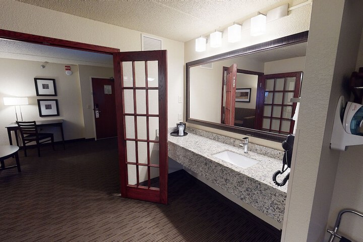 Room 34 of 67