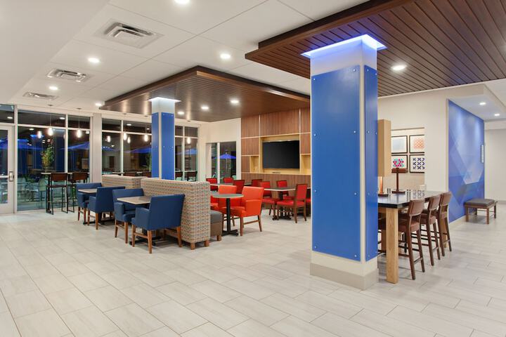 Holiday Inn Express & Suites Moses Lake by IHG