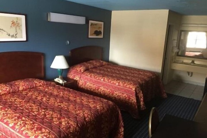 Room 16 of 28
