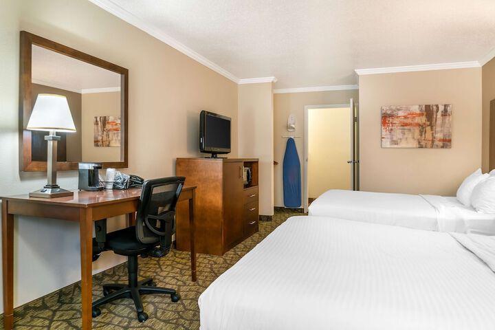 Room 11 of 40