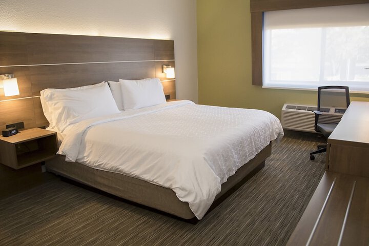 Room 44 of 77