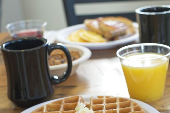 Breakfast/Coffee Service 57 of 80
