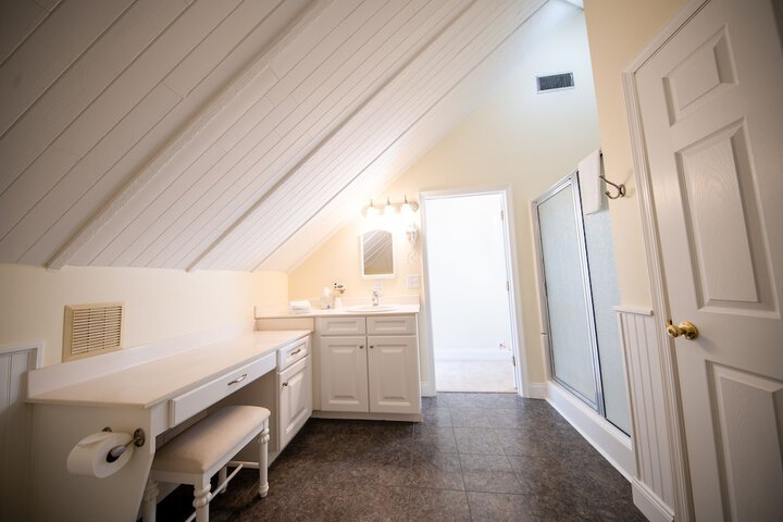 Room 44 of 46