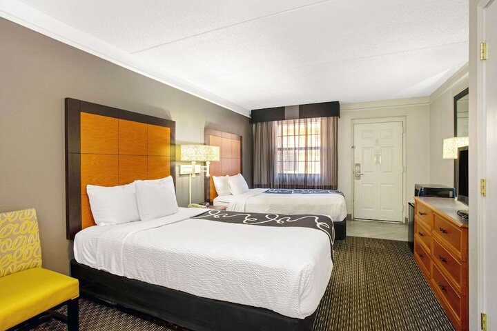 Room 21 of 38
