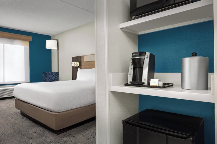 Room 34 of 47