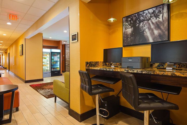 Business Center 26 of 27