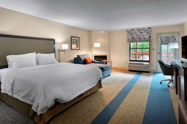 Room 9 of 38